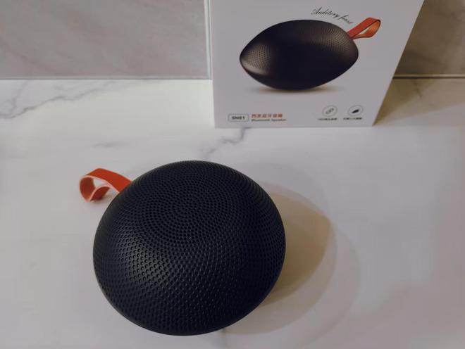 箱评测：超高性价比便捷音质兼备爱游戏网站入口西圣便携蓝牙音(图2)